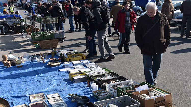 Autoburza přivítala stovky návštěvníků