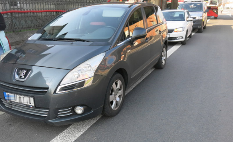 Na auto spadl beton!