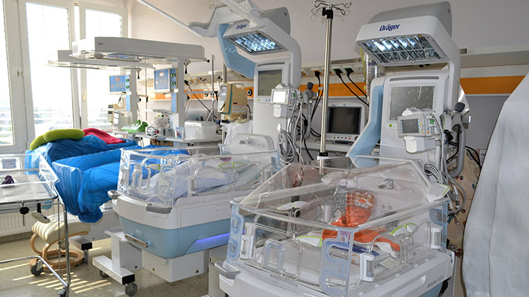 Novorozence se zdravotními obtížemi  budou hlídat nové inkubátory