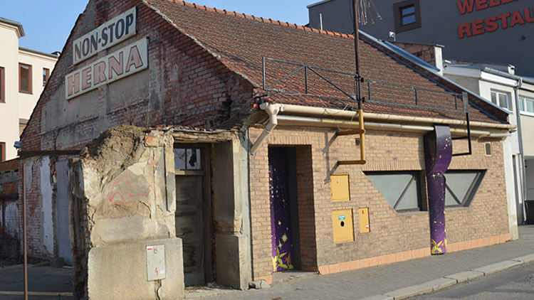 Ponorka se opět vynořila