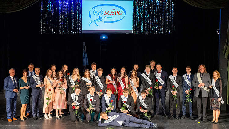 SOŠPO ošerpovala studenty v divadelním sále