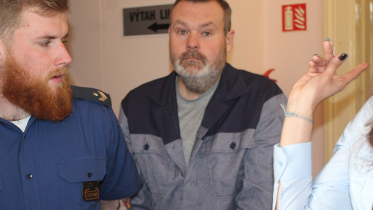 Nasekal dluhy za 13 milionů, na dceru už nezbylo