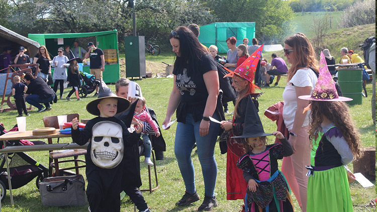 Čarodějnice v Určicích opět přilákaly davy