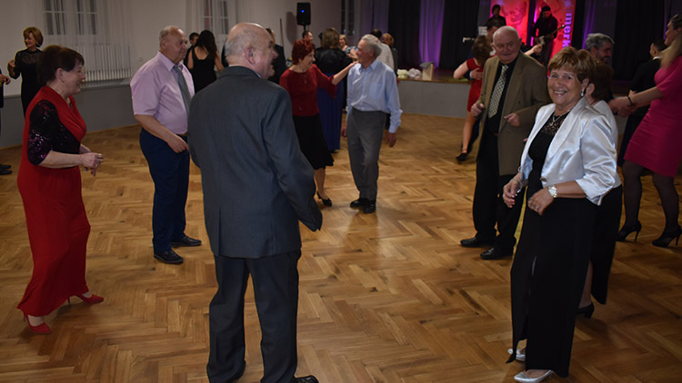 Obecní bál ve Výšovicích  navštívili jen ti nejskalnější