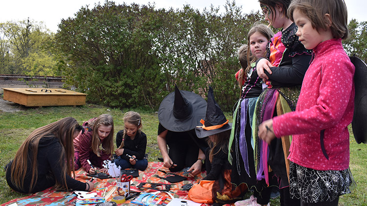 Rej čarodějnic: Čekalo je tvoření, diskotéka i orientační běh