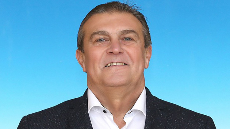 Pavel Navrátil opět činný ve fotbale a radil i nohejbalu