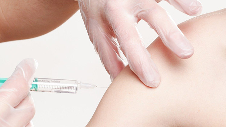 Očkování bude pravidelné, prozradil ministr