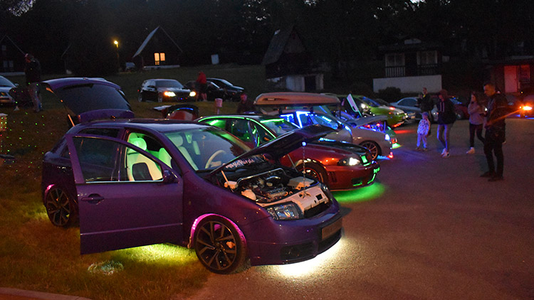 Vytunění krasavci pomohli rodině postiženého Alexe