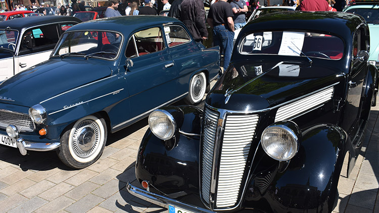 Autoveterány v plné kráse zaplnily náměstí