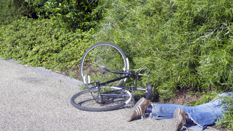 Na náměstí si nabil nos!