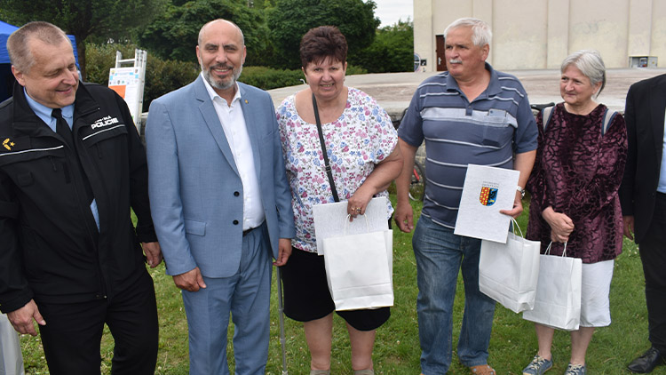 Hvězdárnu obklopili hraví senioři