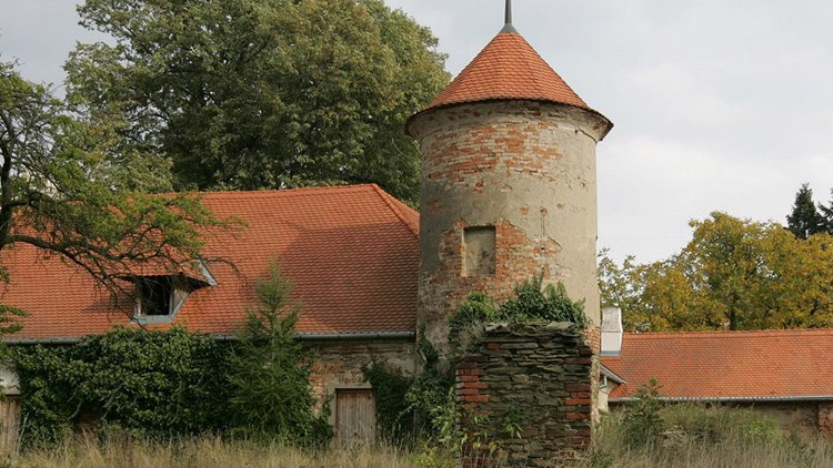 Začarovaný kruh kolem ptenského zámku se uzavírá