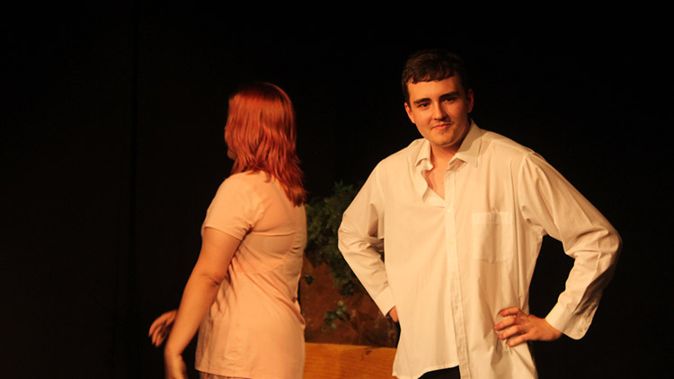Duo mladých herců pobavilo  při premiéře publikum i sebe