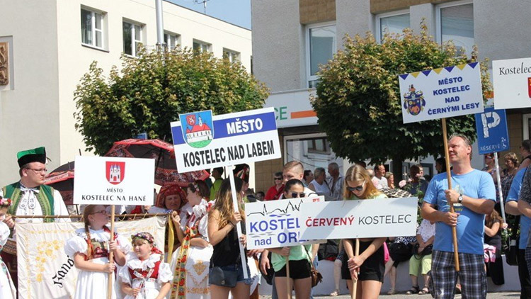 Vyrazí na setkání Kostelců