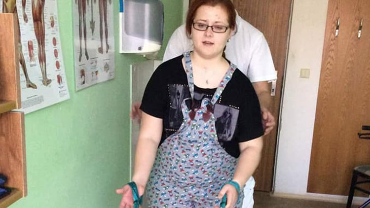 Sedm let po nehodě zvládá  Zdenička své první krůčky 