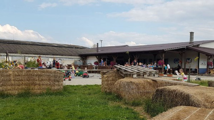 Zlatou farmu trápí návštěvníci-nepořádníci