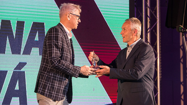 V anketě Volejbalisté roku ČR se mezi nominované  dostali kouč Čada a smečařka Fričová. Kdo vyhrál?