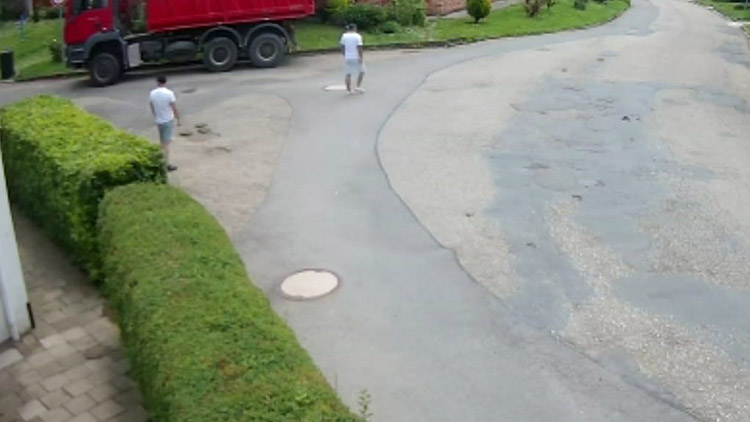 Z náklaďáku sebrali, co mohli a odjeli