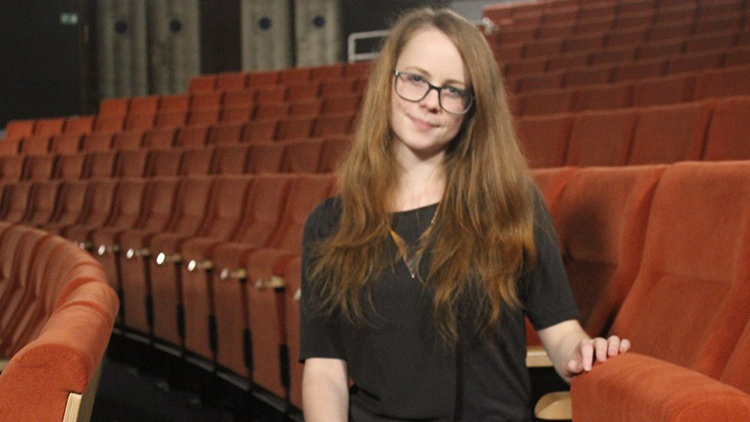 Ředitelka kina Metro je těhotná!