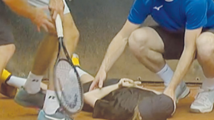 Drama na tenise:  Mladá sběračka  ZKOLABOVALA!