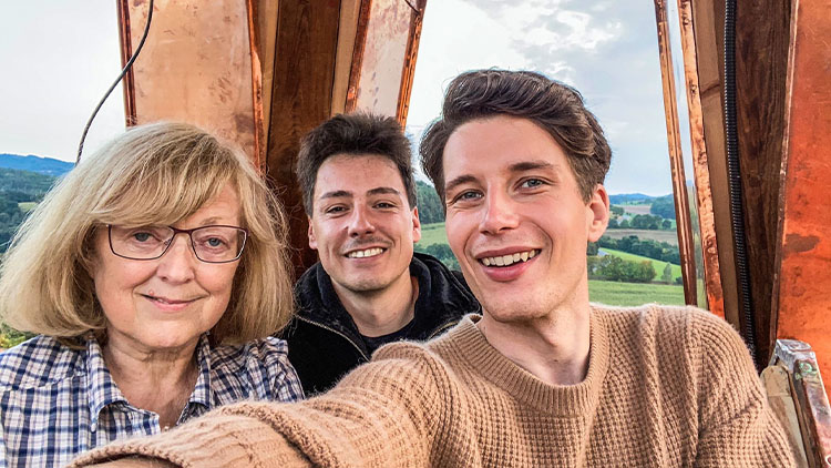 Paní Naděžda podpořila opravu věže  u Matěje Stropnického. Už je hotovo!