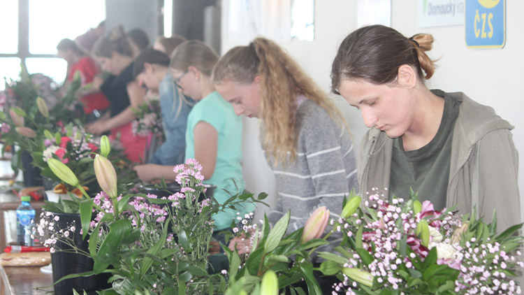 Ve Společenském domě se tvořily nekrásnější kytice Moravy