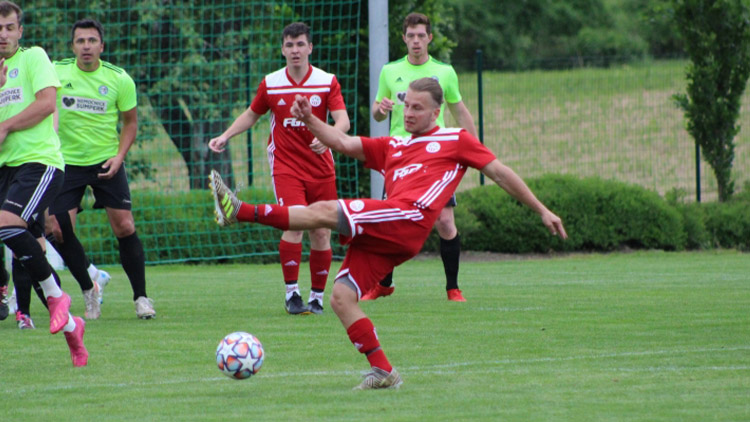 Penalta v nastavení přivála Lipové  tři body. I s brankářem na hrotu!