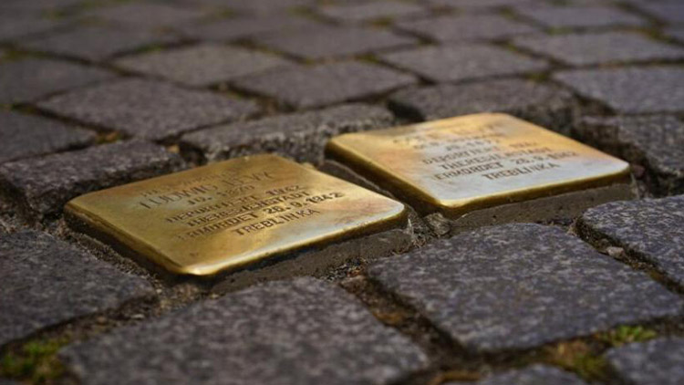 Přednáška o stolpersteinech