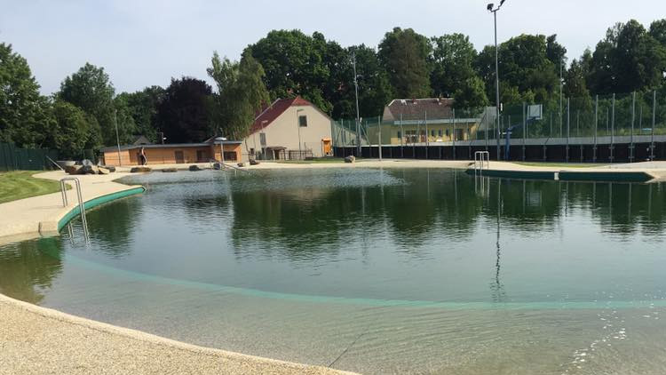 Další koupaliště otevírají