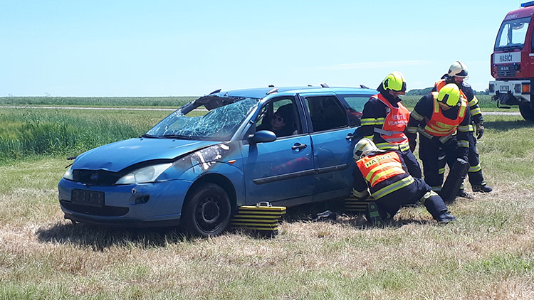 Náměstkyni stříhali hasiči!