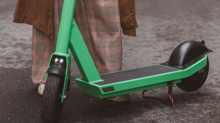 Koloběžkář se zmrzačil