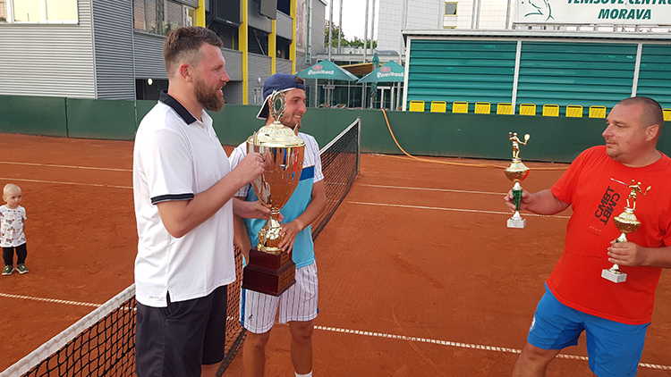 „Vyhrát podruhé za sebou bylo těžší,  obhajoba je fakt parádní pocit,“ jásali Stanislav Husařík a Daniel Trčka