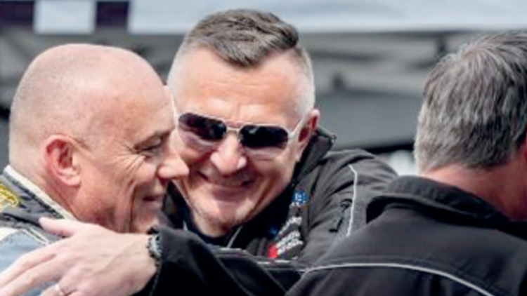 Otec naviguje, syn řídí. Seznamte se s posádkou Futures Contproduct rally týmu