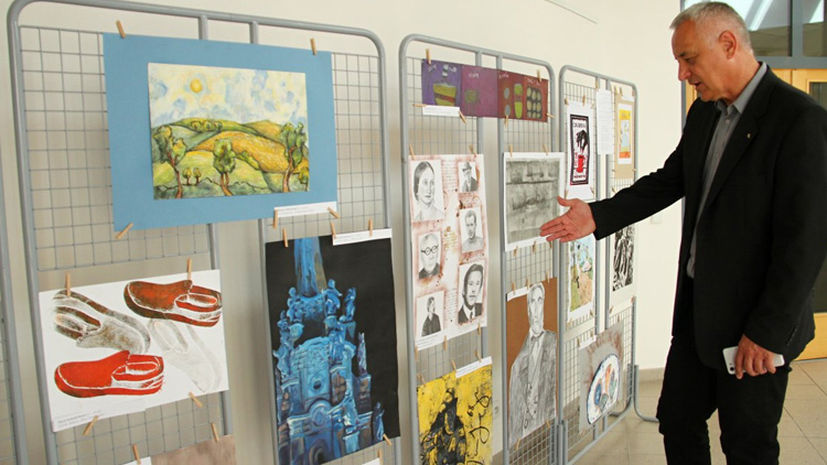 Úřad se na léto promění v minigalerii