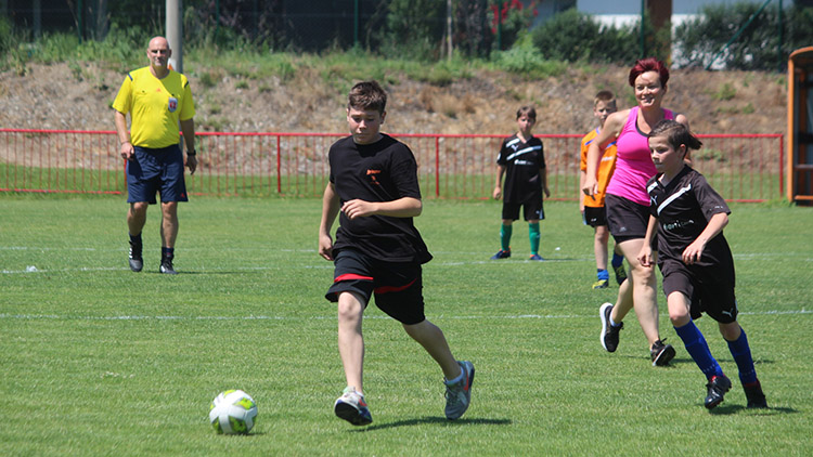 Oslava postupu: fotbalové slavnosti  potěšily velké i malé