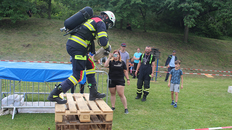 Hlavně dokončit! Hasičský závod prověřil odolnost i psychiku