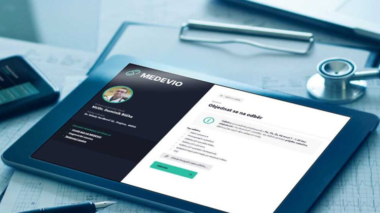 Lékaři musí mít dle zákona zabezpečenou online komunikaci. Sociální sítě či messengery nároky nesplňují