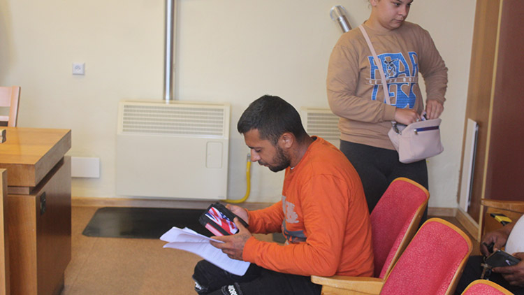 Opilý Rom  si vylil vztek  ničením auta