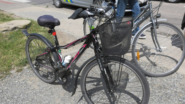 Opilá seniorka autem SRAZILA CYKLISTKU