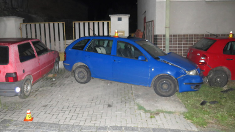 Šílená jízda slečny, třikrát bourala!