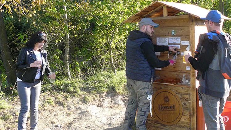 Výlet si ozvláštněte  samočepem