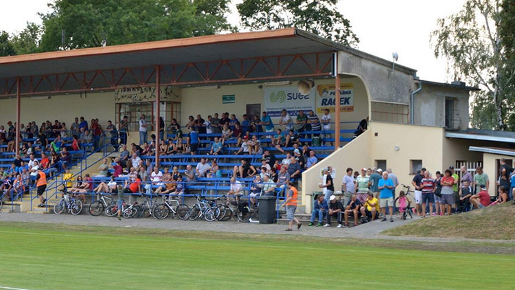 Fotbalové šatny vyhlíží dotace. Už roky