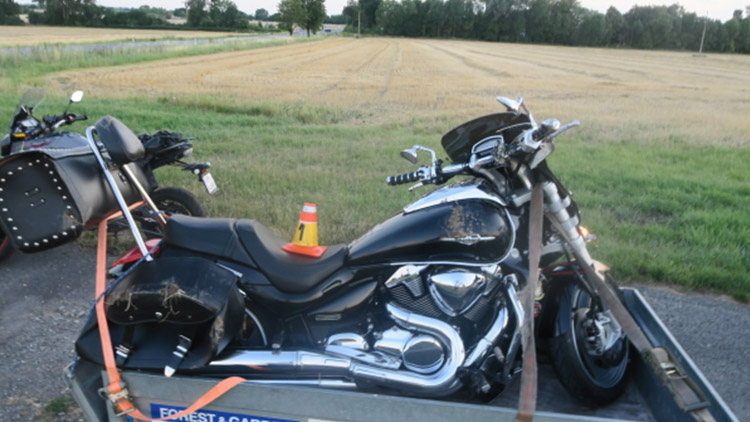 V zatáčce použil přední brzdu a...