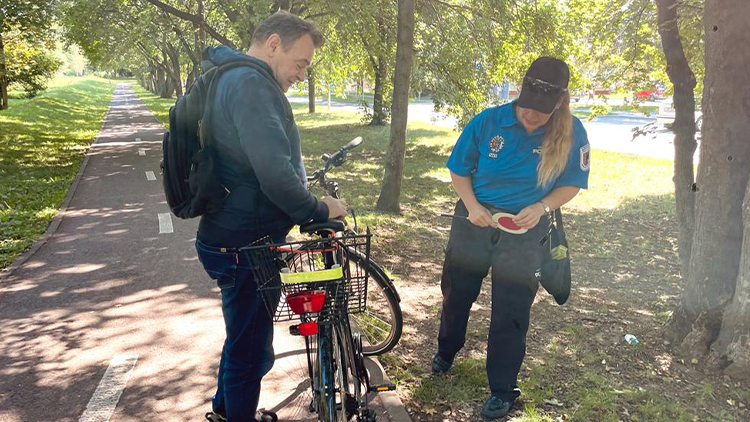 Strážníci: koloběžku bereme jako jízdní kolo!
