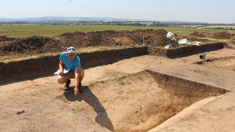 U Němčic objevili keltskou svatyni i se „zabitými“ meči