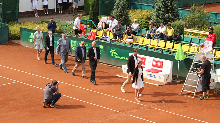 Dívky nedaly Kanadě šanci, kluci budou muset zabrat