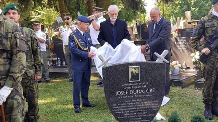 Odhalení hrobu generála Josefa Dudy