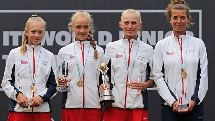 „Byla tu skvělá parta a je to jeden z největších úspěchů,“  shodovaly se všechny tři zlaté hráčky po získání titulu