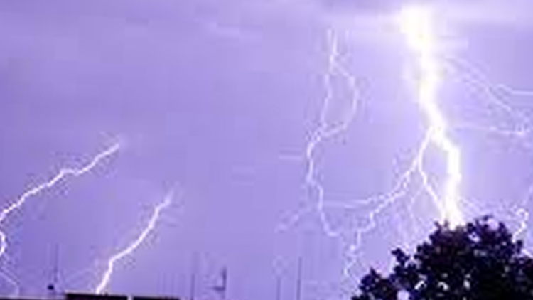 Meteorologové varují před silnými bouřkami, někde se už prohnali