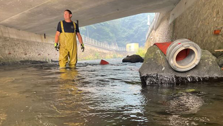 S požárem u Hřenska bojovalo i 16 dobrovolných hasičů z Prostějovska